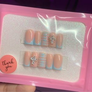 BLUE FRENCH TIP W/ CROC DESIGN & CHARM (SHORT LENGTH)